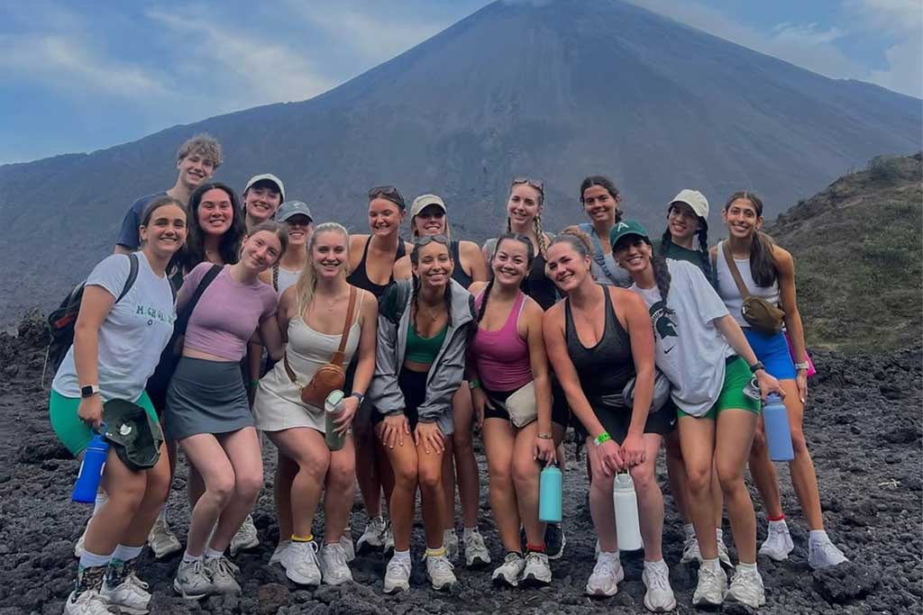 Alternative-Spring-Break-in-Costa-Rica-Guatemala-Peru