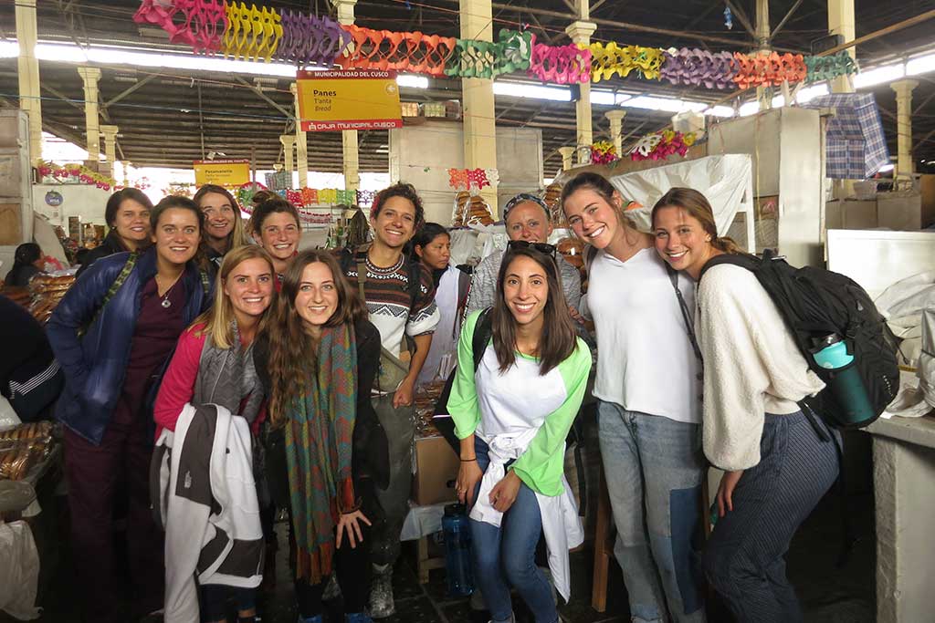 Business-Majors-Networking-Abroad