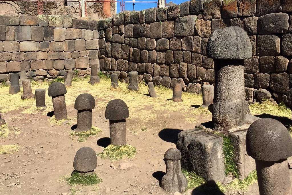 Huge-Stone-Phalluses-Titicaca