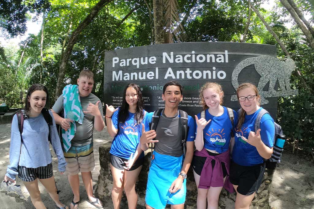 Volunteer-Abroad-Summer-Teens