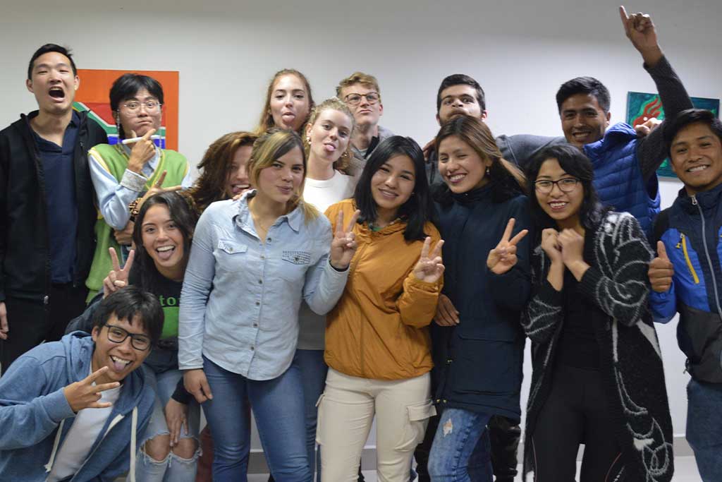 communicate-across-cultures-by-studying-spanish-abroad