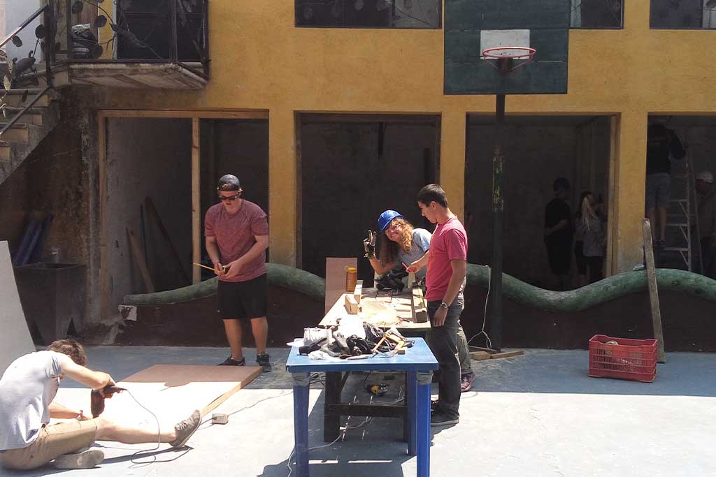 construction-volunteer-antigua-guatemala