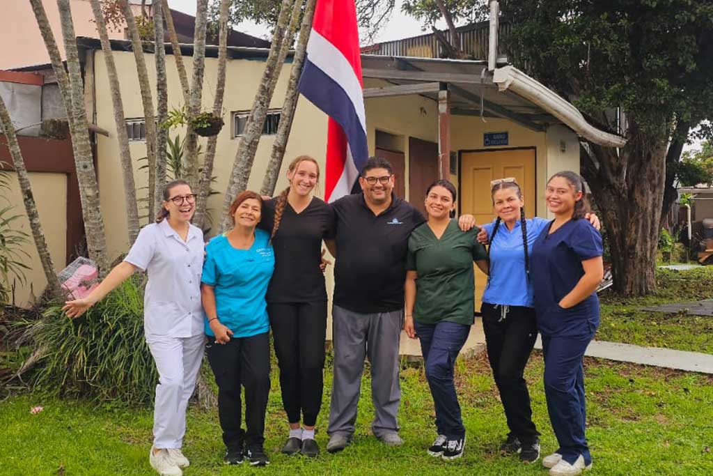 pre-med-volunteer-abroad-in-costa-rica