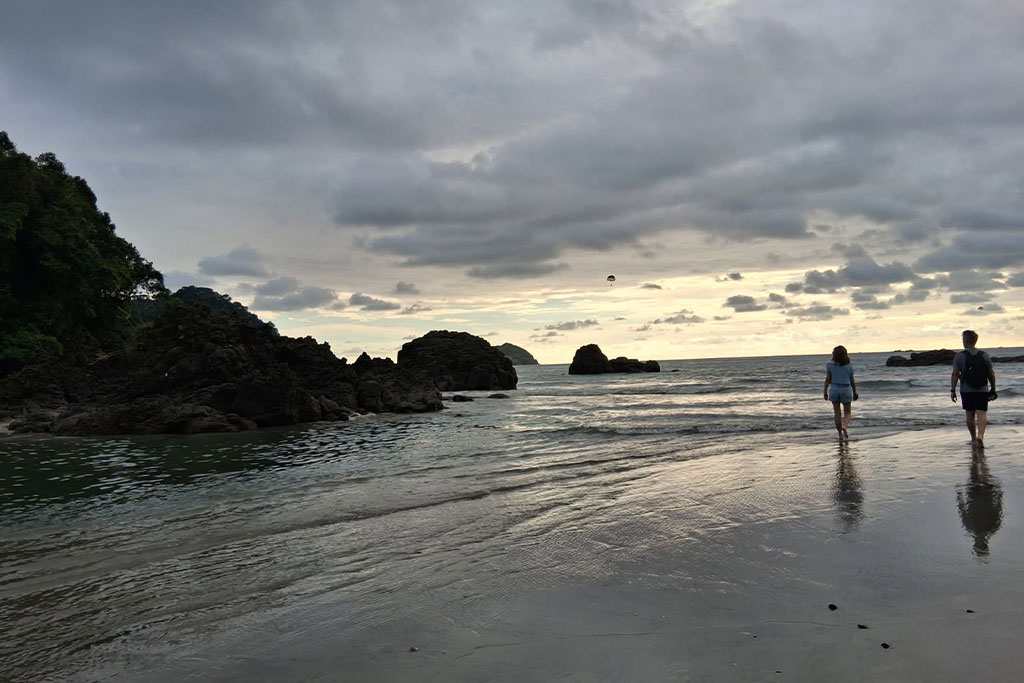 tefl-on-the-beach-in-costa-rica