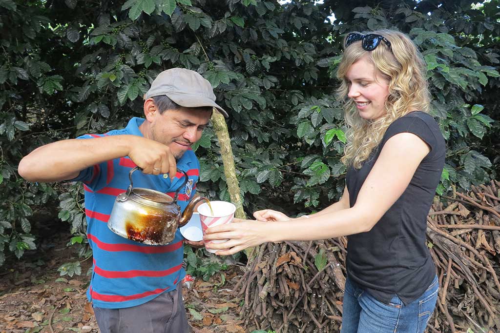 volunteer-with-coffee-farmers-in-guatemala