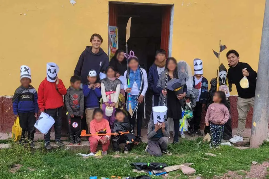 volunteering-abroad-community-based
