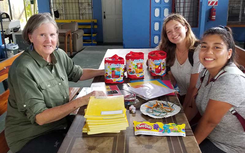 volunteering-teaching-english-in-manuel-antonio-costa-rica